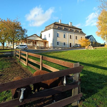 Resort Lisensky Dvur Sněžné Esterno foto