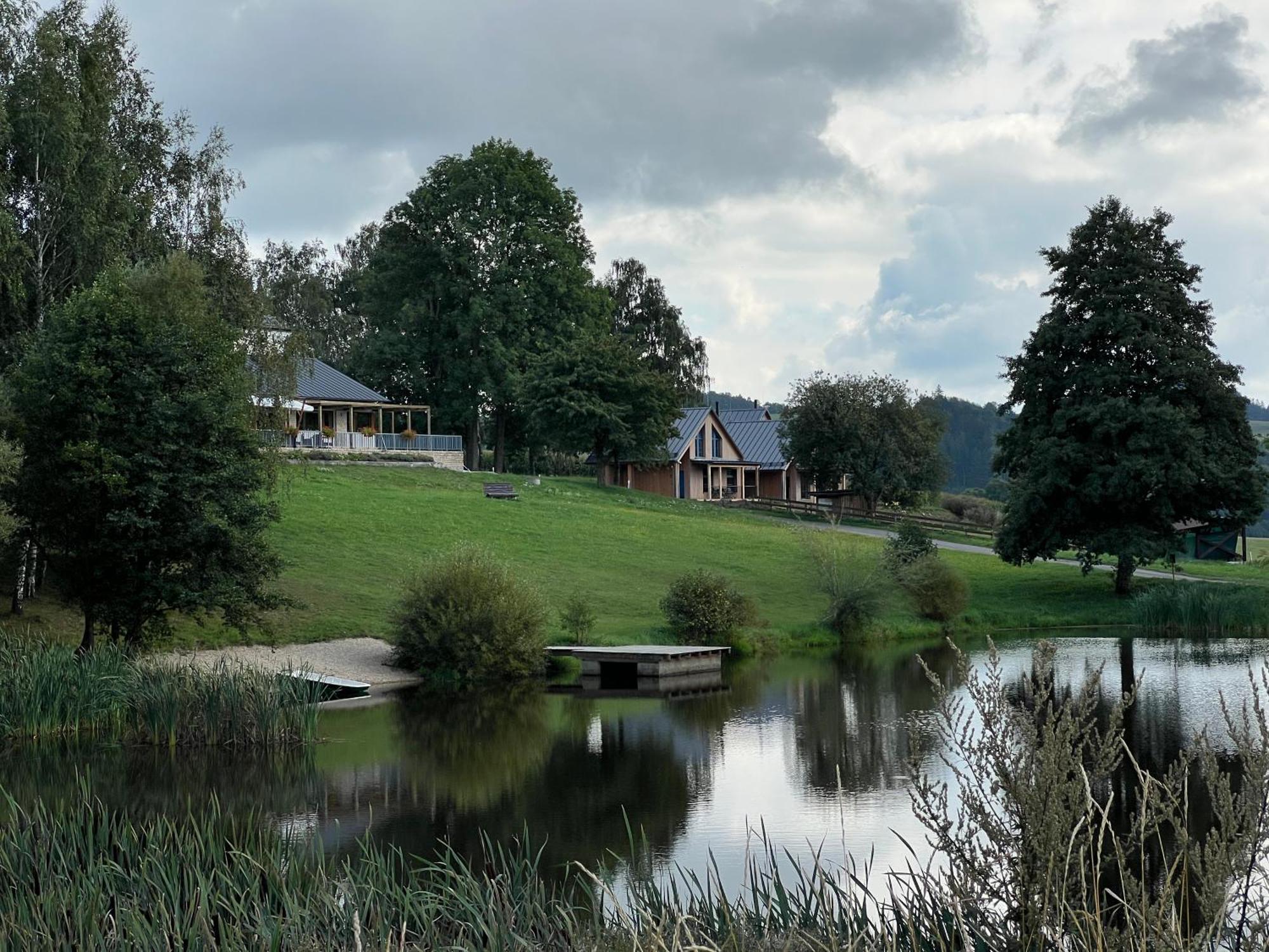 Resort Lisensky Dvur Sněžné Esterno foto