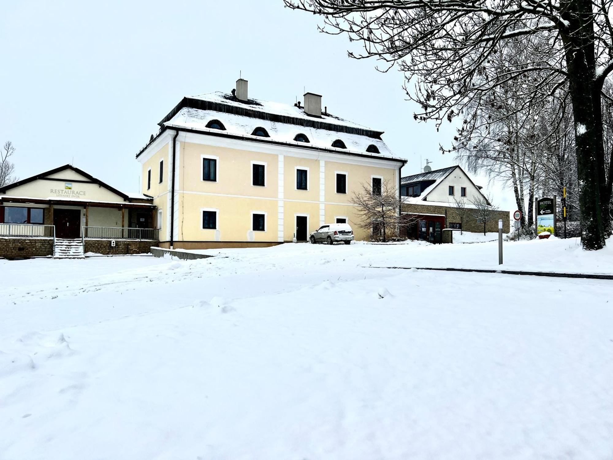 Resort Lisensky Dvur Sněžné Esterno foto