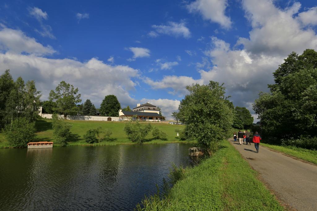 Resort Lisensky Dvur Sněžné Esterno foto